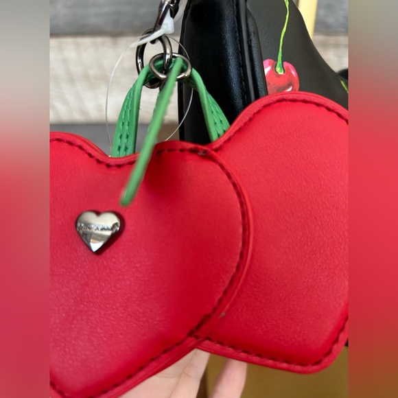 NWT-Betsy Johnson Cherry Print Baguette Shoulder Bag w/Heart Charm - Picture 2 of 7